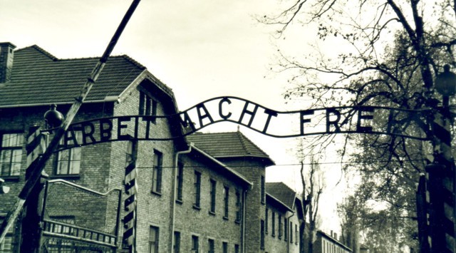 ポーランド｜個人旅行｜専用車｜アウシュヴィッツ強制収容所｜